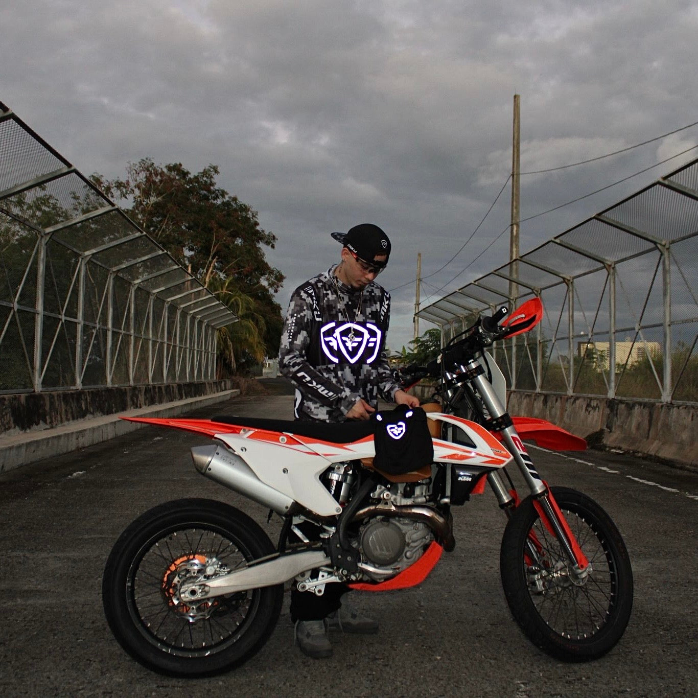 GOD WINGS DIV. Hoodie T-shirt (Reflective), CVRBON VRMOR | MKU